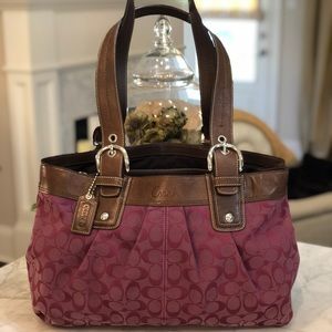 Coach Soho Pleated Signature Canvas Shoulder Bag😎